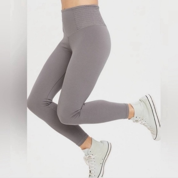 Like New! OFFLINE By Aerie Real Me Smocked Legging - Gray - Picture 1 of 9